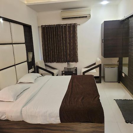 Hotel Golden Plaza Ahmedabad Exterior foto