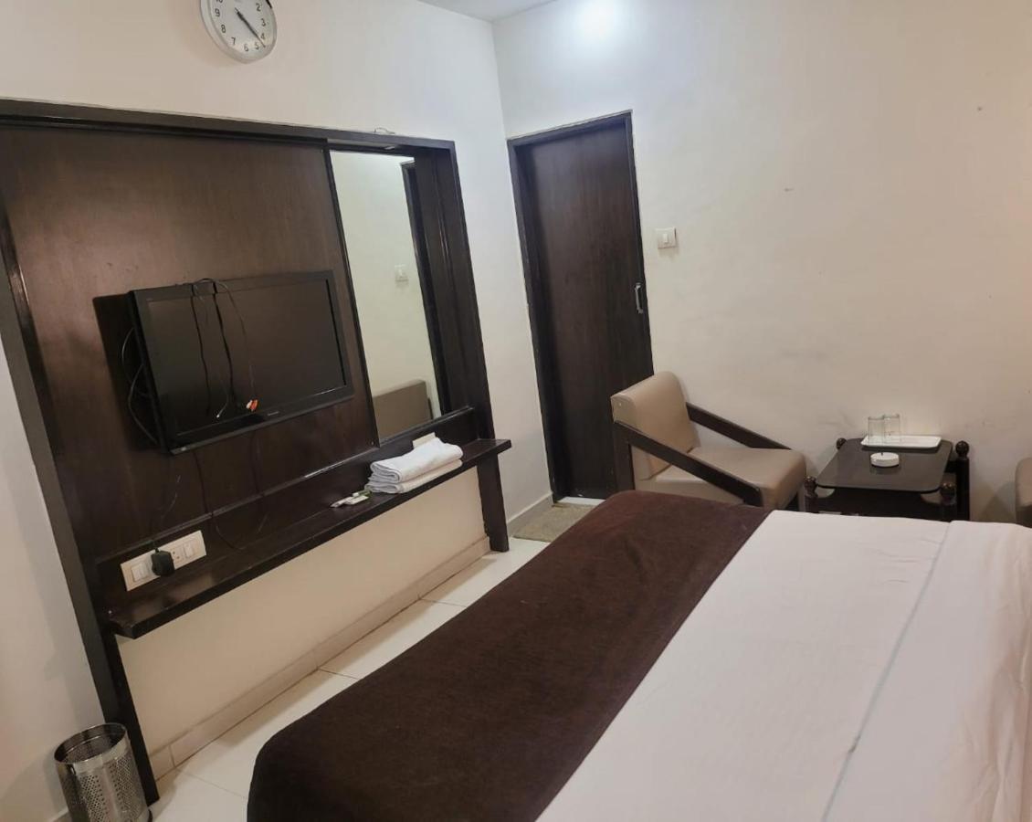 Hotel Golden Plaza Ahmedabad Exterior foto