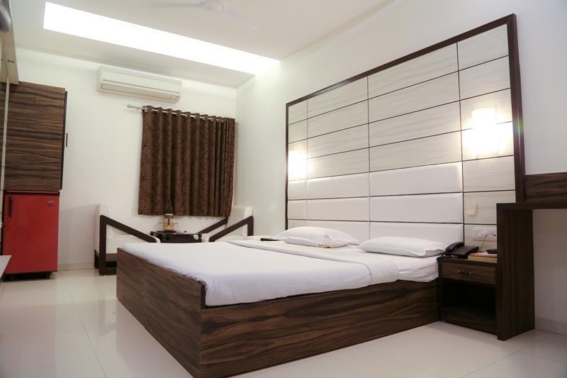 Hotel Golden Plaza Ahmedabad Zimmer foto