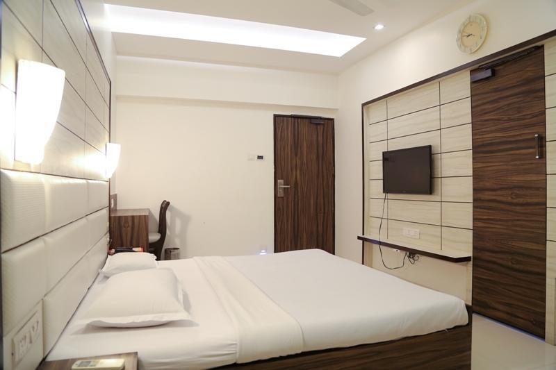 Hotel Golden Plaza Ahmedabad Zimmer foto