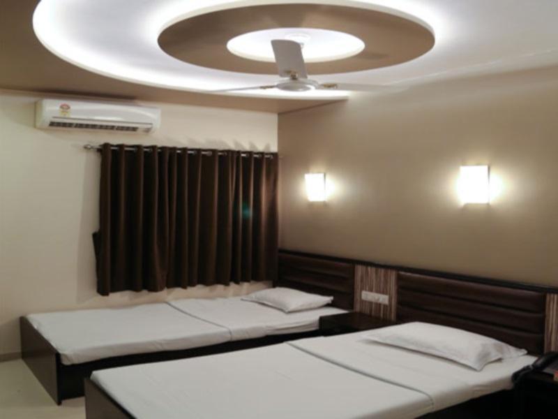 Hotel Golden Plaza Ahmedabad Exterior foto